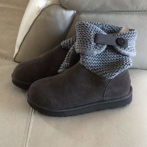 Gray uggs size 7